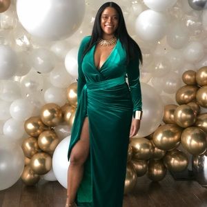 FLORENCE
EMERALD VELVET DRAPED MAXI GOWN
